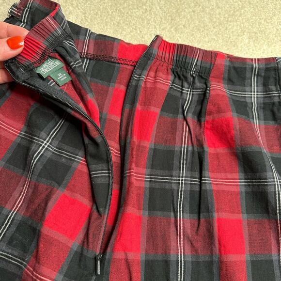 Red and Black Plaid Skirt - Picture 4 of 9